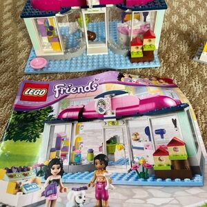 LEGO Friends Pet Shop Playset with Pink and Blue